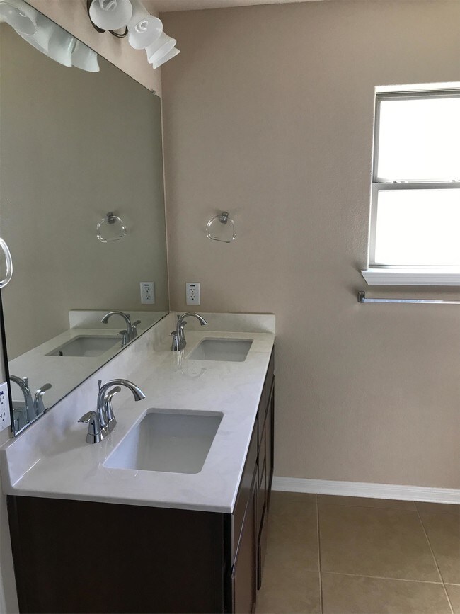 Building Photo - 531 Parkfield Ln