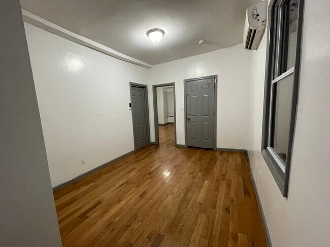 Building Photo - 522 Mulberry St