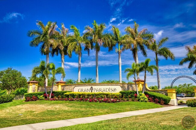 Foto del edificio - Annual Unfurnished Rental: 2 Bedrooms plus...