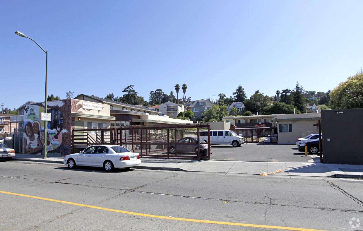 Foto principal - 8314 Macarthur Blvd