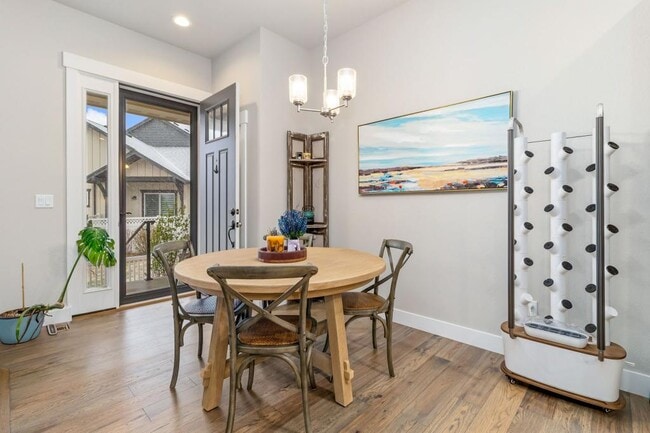 Foto del edificio - 5120 Longshaw Ct