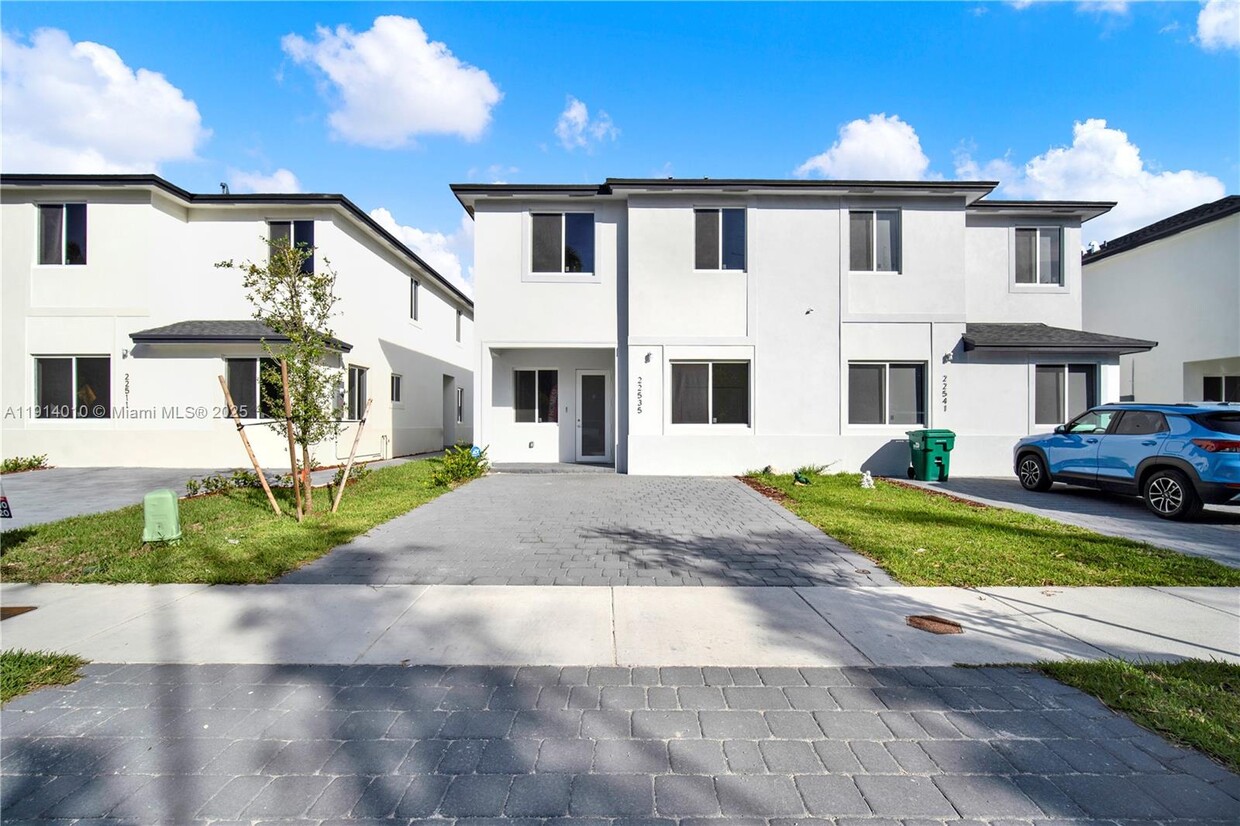 Primary Photo - 22535 SW 125th Ave