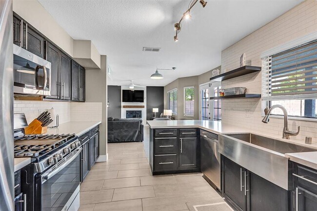 Building Photo - 1826 Alicant Way