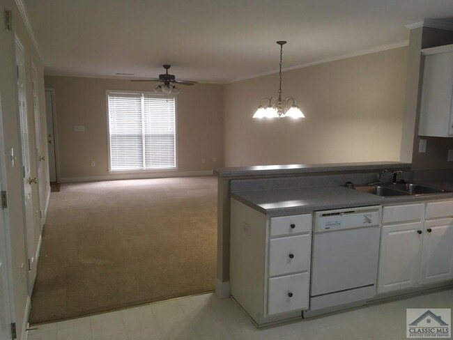 Building Photo - 220 Logmont Trace