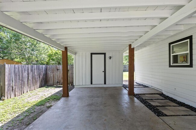 Foto del edificio - 5803 Blythewood Dr