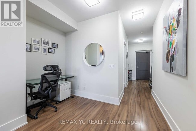 Photo du bâtiment - 300 Front St W