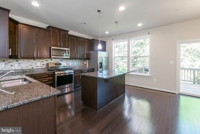 Building Photo - 220 Gunther Pl