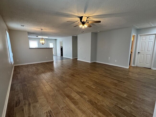 Foto del edificio - 500 Castle Ridge Dr
