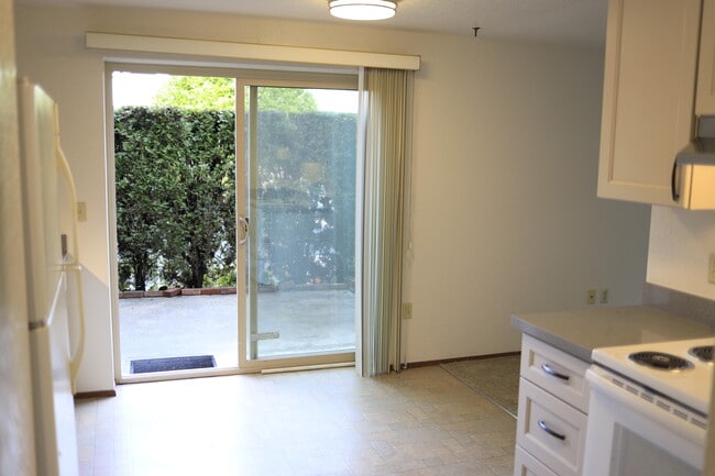 Building Photo - 314 N 134th St