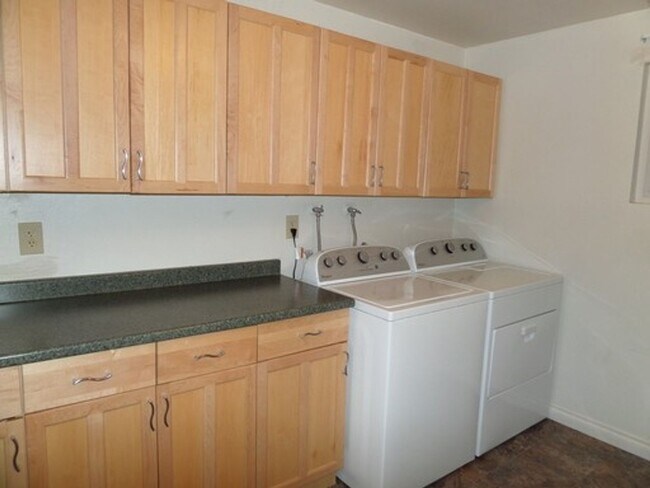 Building Photo - GREAT NEW PRICE! Gorgeous 6-Bedroom Home on 5 Acres with Tons of Privacy in Issaquah!!