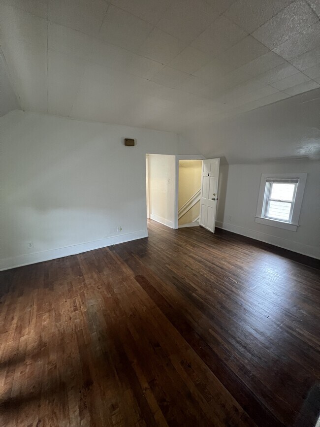 Foto del edificio - 336 Edmund Ave W