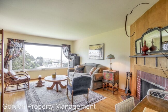 Building Photo - 3 br, 1 bath House - 415 Bella Vista Way