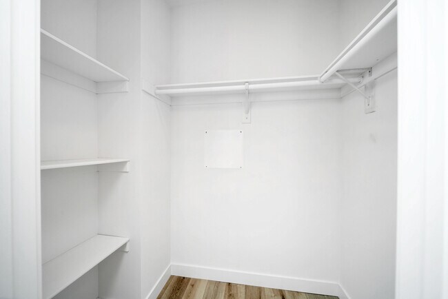 Foto del edificio - 1111 N Kenmore Ave