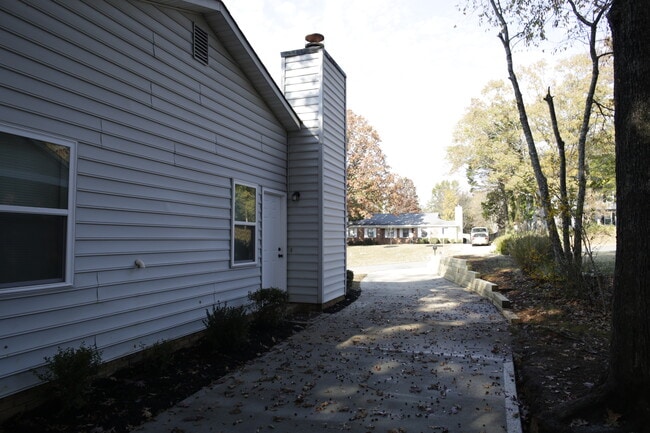 Foto del edificio - 12300 Rock Canyon Dr