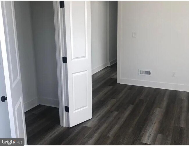 Foto del edificio - 2124 E Somerset St