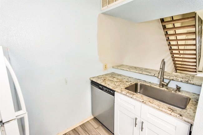 Foto del edificio - 17230 Imperial Valley Dr