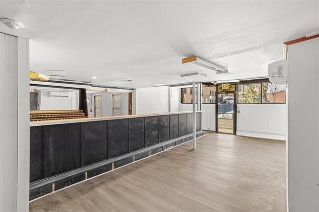 Foto del edificio - 57 N Main St