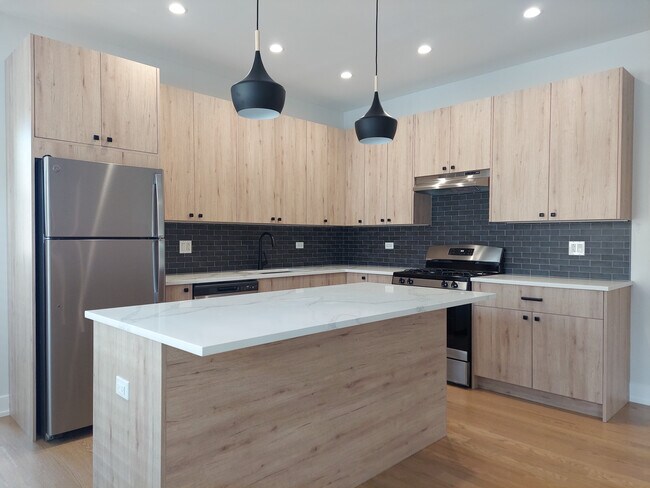 Building Photo - 4953 N Oakley Ave