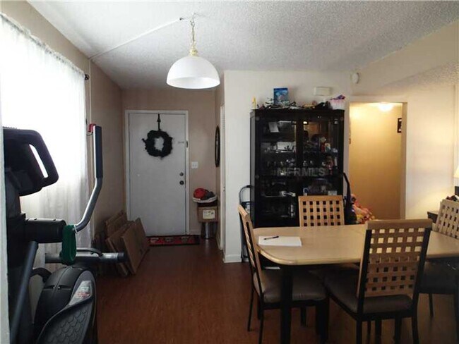Foto del edificio - Ground floor 2bed/2bath ,water included,  in the heart of Carrollwood