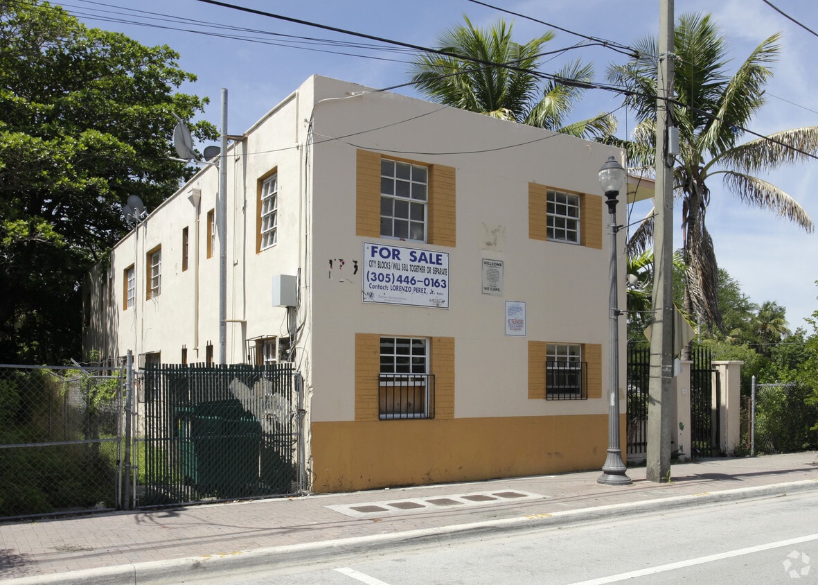 Building Photo - 3440 Grand Ave