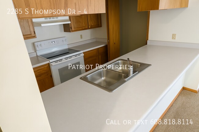 Building Photo - 2285 S Thompson Dr