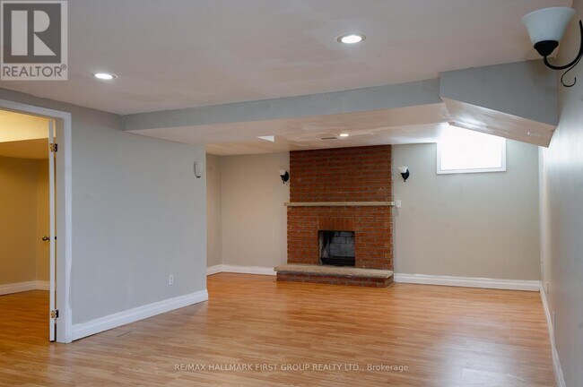 Photo du bâtiment - 1702 Greenvale Crescent