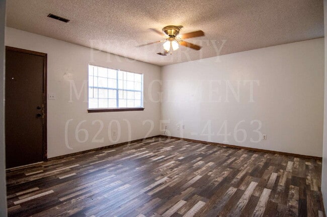 Building Photo - 2 Bedroom 1 Bath