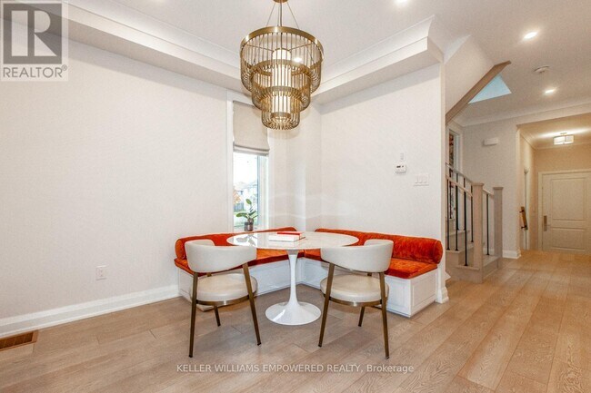 Photo du bâtiment - 48 Lowther Ave