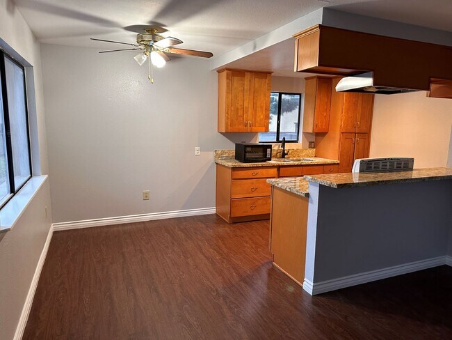 Foto del edificio - 255 Bloomington Ave