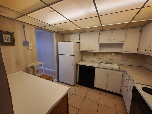 Building Photo - 1 BED 1 BATH APARTMENT | HOLLYWOOD