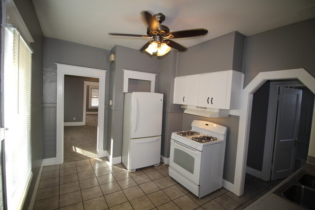 Building Photo - 3 Bedroom House Close to U OF L
