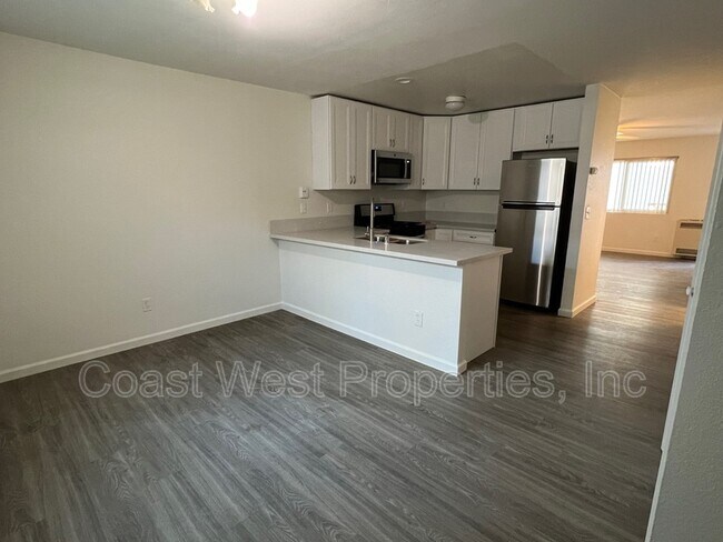 Building Photo - 1176 Cypress Ave
