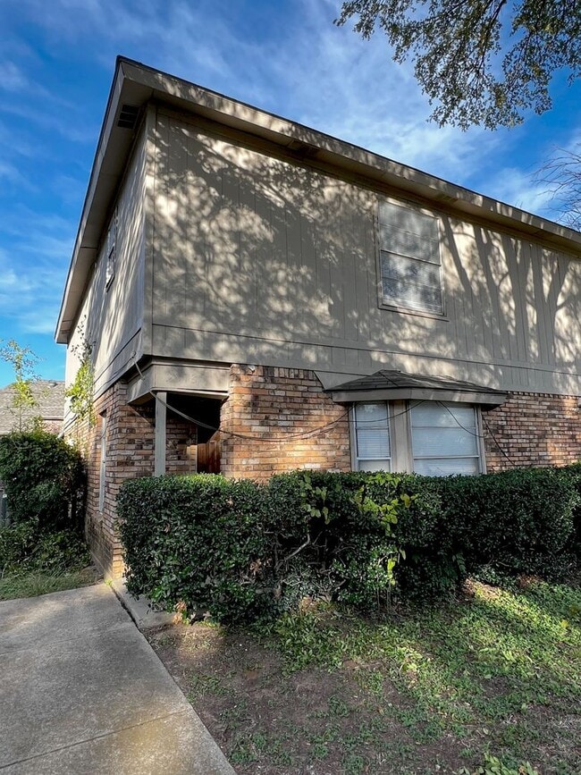 Well-Maintained 3-Bed / 2.5-Bath Home in Central Arlington - Well-Maintained 3-Bed / 2.5-Bath Home in Central Arlington