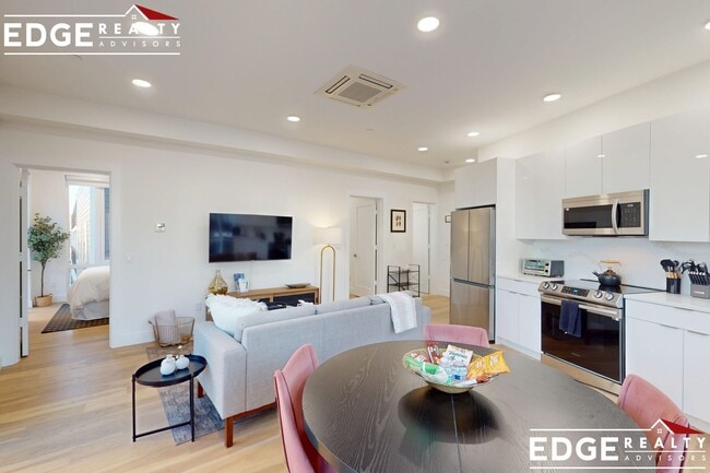 Building Photo - 38 Hichborn St