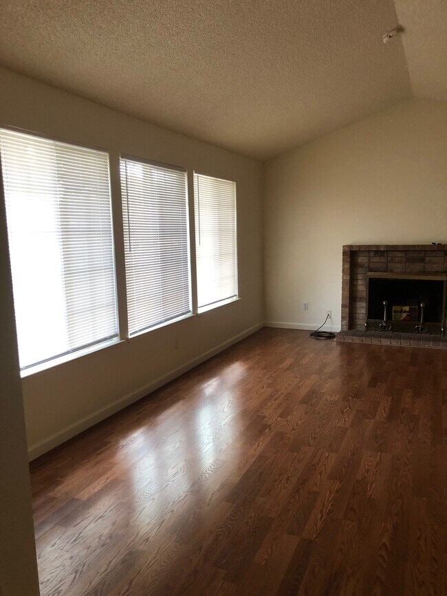 Foto del edificio - 9371 Medallion Way