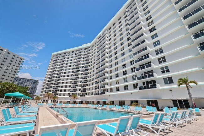 Foto del edificio - 3725 S Ocean Dr