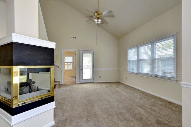 Building Photo - Great York County Townhome