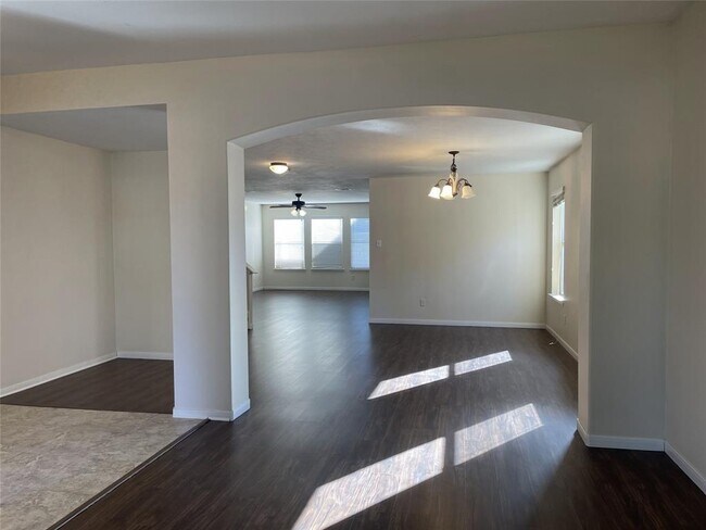 Foto del edificio - 6606 Eastleigh Ln