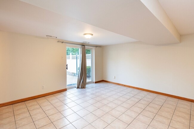 Building Photo - Spacious 4-Bed, 2.5-Bath Split-Level Home