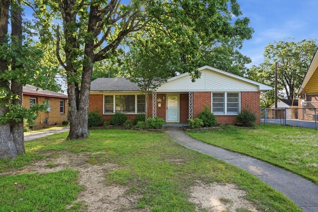 Building Photo - 3902 N Cypress St
