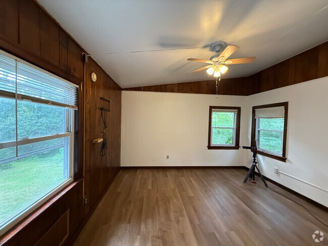 Building Photo - 3121 Oak Grove Dr