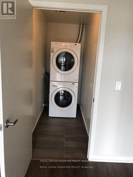 Photo du bâtiment - 40 Lagerfeld Dr