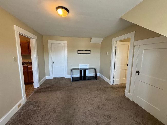 Photo - 2565 Orland Ave (Cincinnati, OH) Apartment