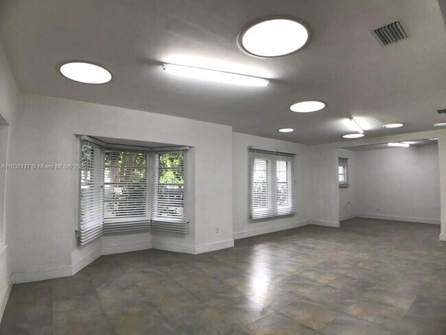 Foto del edificio - 97 NW 27th St