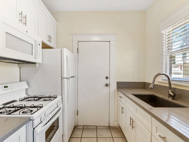 Interior Photo - 119 Orange Ave