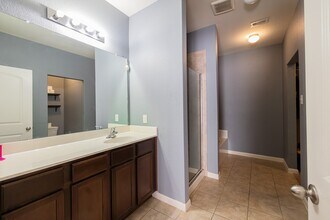 Building Photo - 10814 Spring Brook Pass Dr