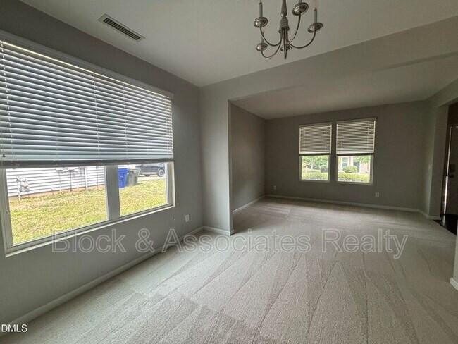 Building Photo - 4 White Spruce Ct