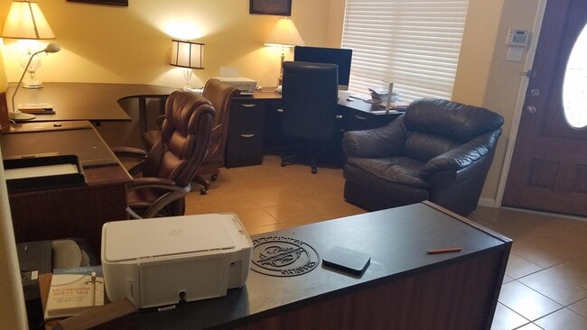 Large Office w 3-4 Positions - 1102 Samson Dr