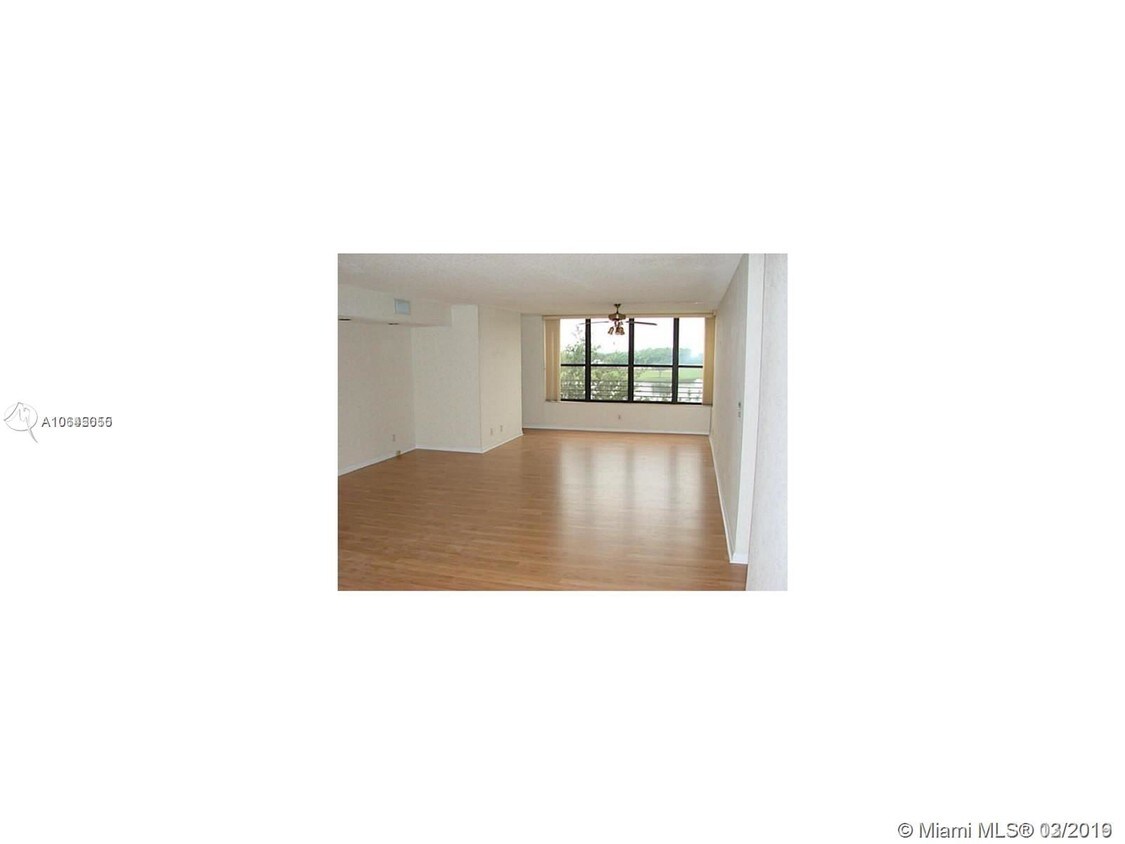 Primary Photo - 2768 Carambola Cir S