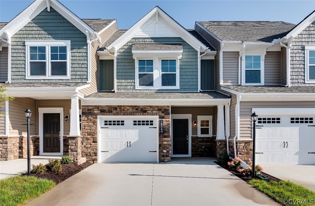 Primary Photo - 18364 Palisades Ct